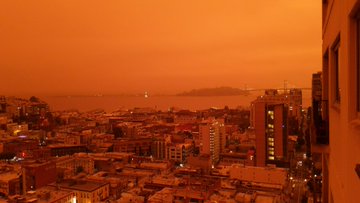 Cháy rừng khiến bầu trời California đỏ quạch như Sao Hỏa