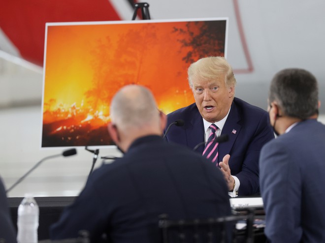 Tổng thống Donald Trump tại cuộc họp về cháy rừng với các quan chức California ngày 14.9

 ///  Ảnh: Reuters