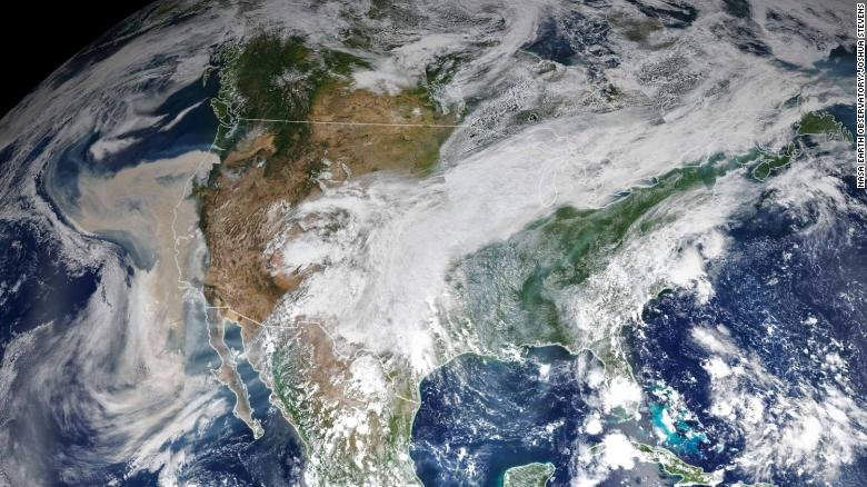 NASA công bố loạt ảnh về sự khắc nghiệt của khí hậu năm 2020
